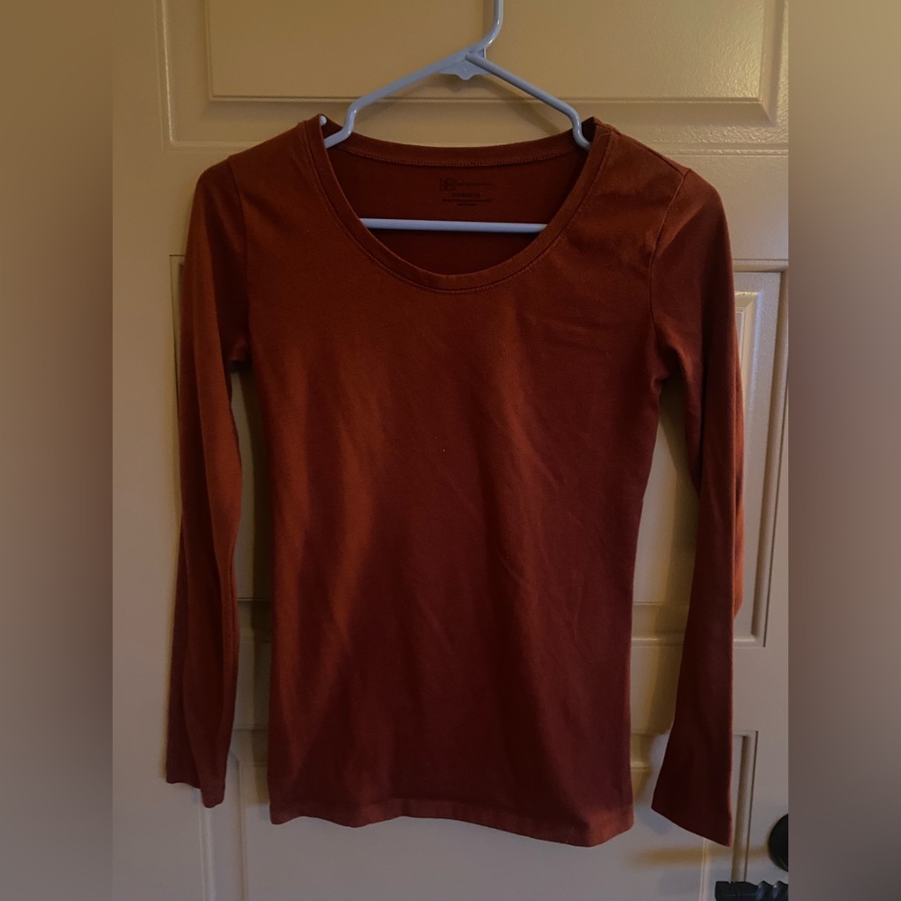 Women’s rusty red long sleeved soft tshirt size xs